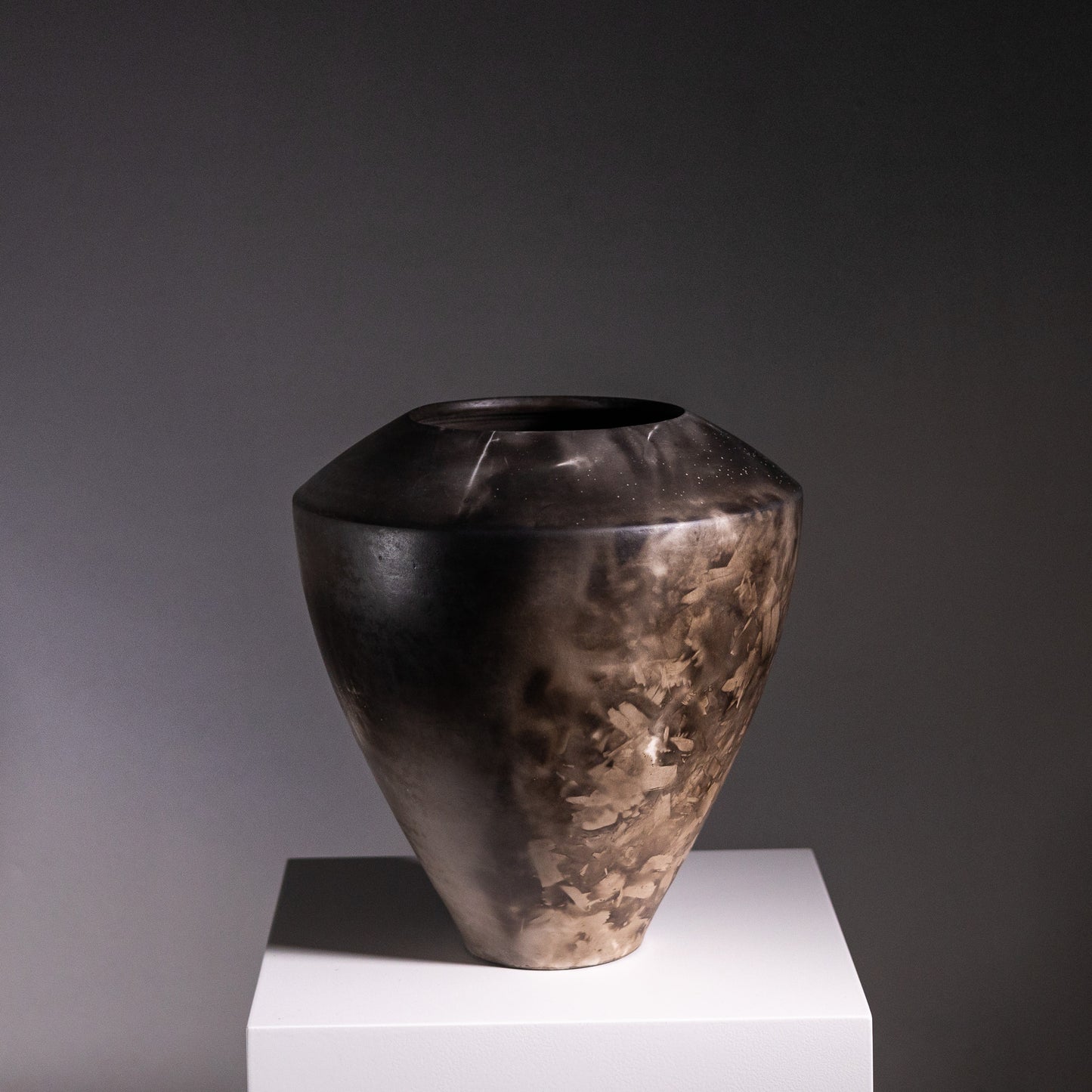 B9 | Smoke-Fired Vessel XL | 26 x 24 x 13cm