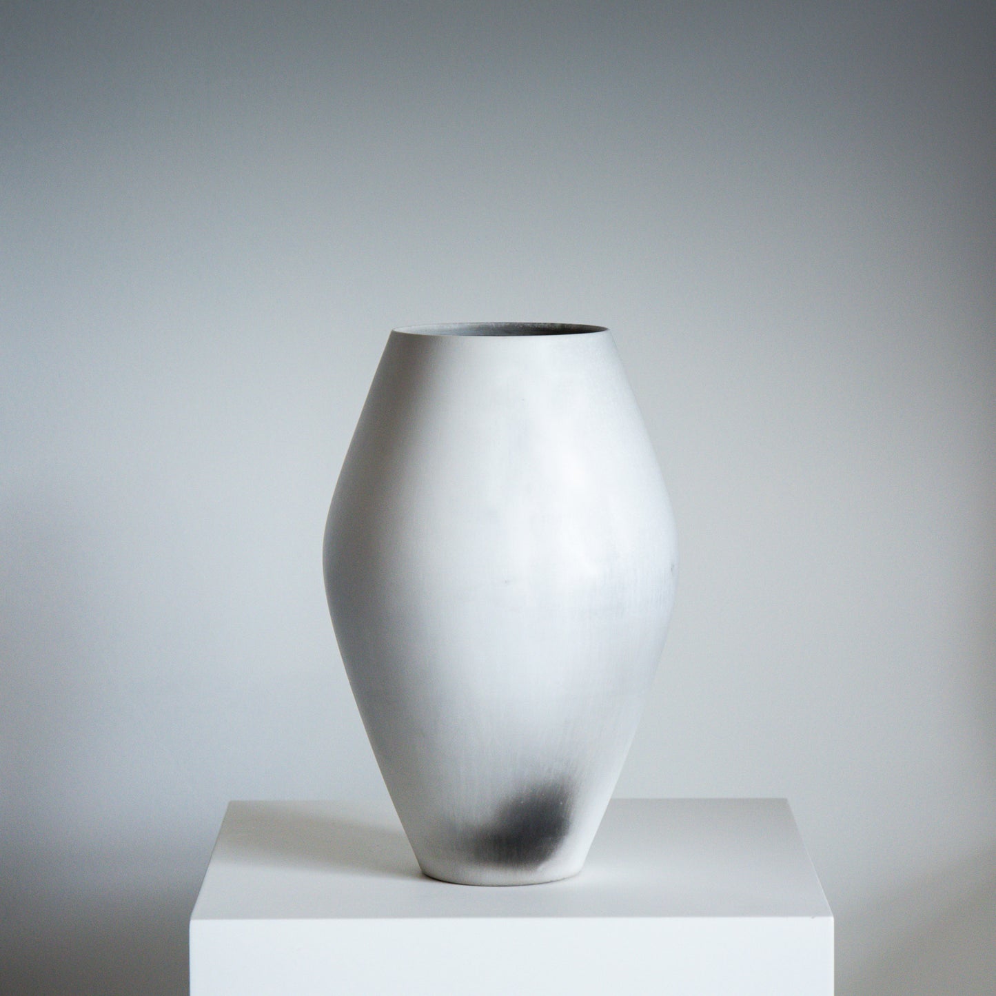 F2 | Smoke Fired Vessel | H:23 - D:13