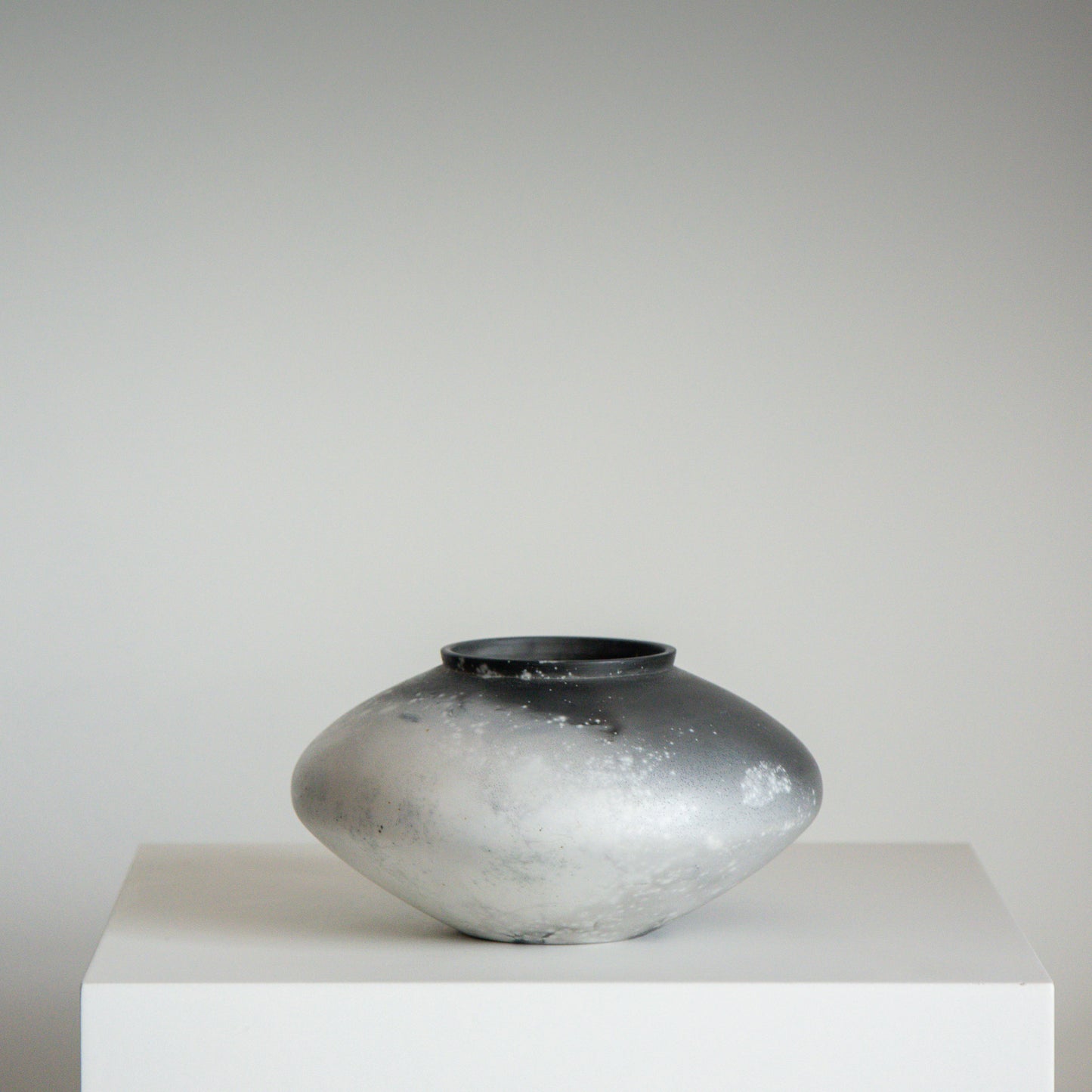 E4 | Smoke Fired Vessel | H:8 - D:14