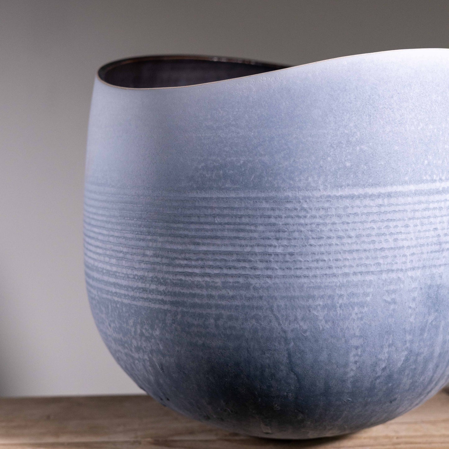 L&S Large Flow Vessel 02 | H:25cm- D:28cm | Sky Blue