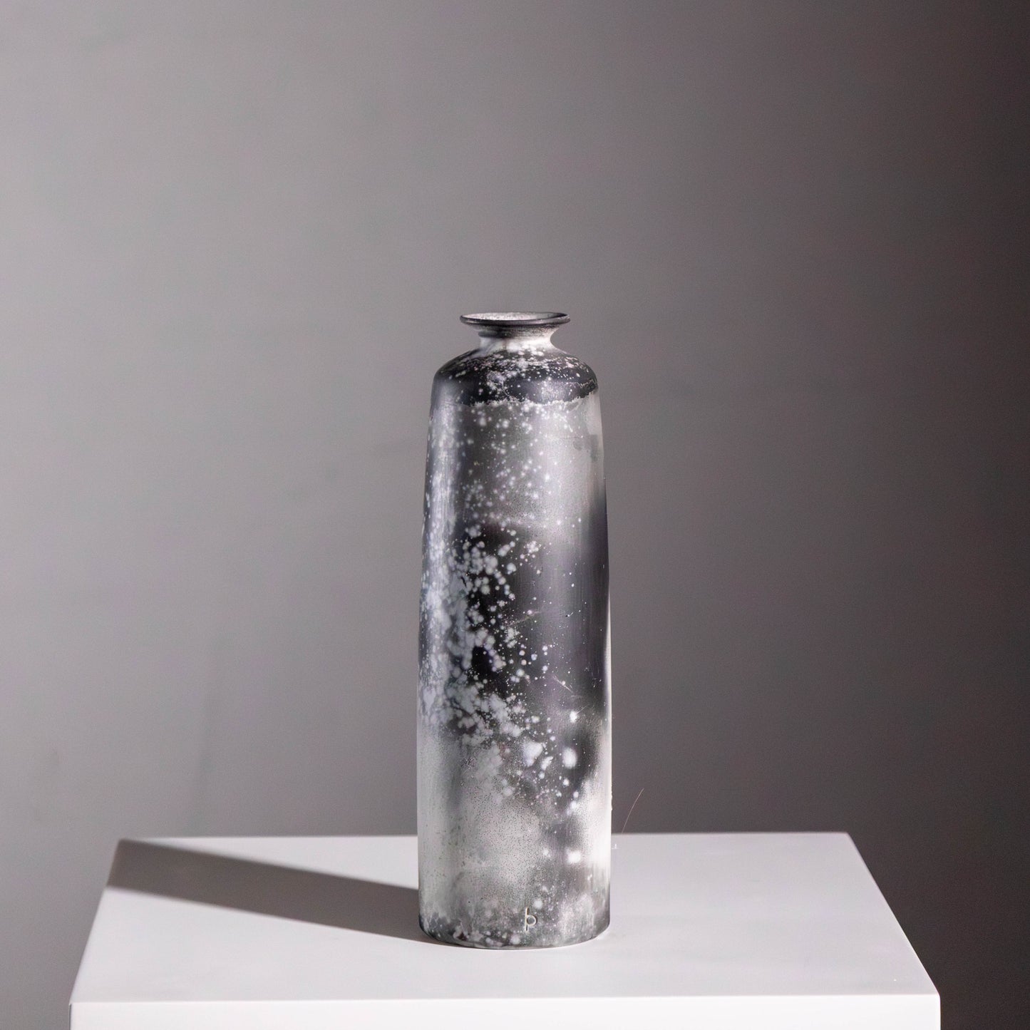 G14 | Smoke Fired Vessel | H:21cm - D:6.5cm