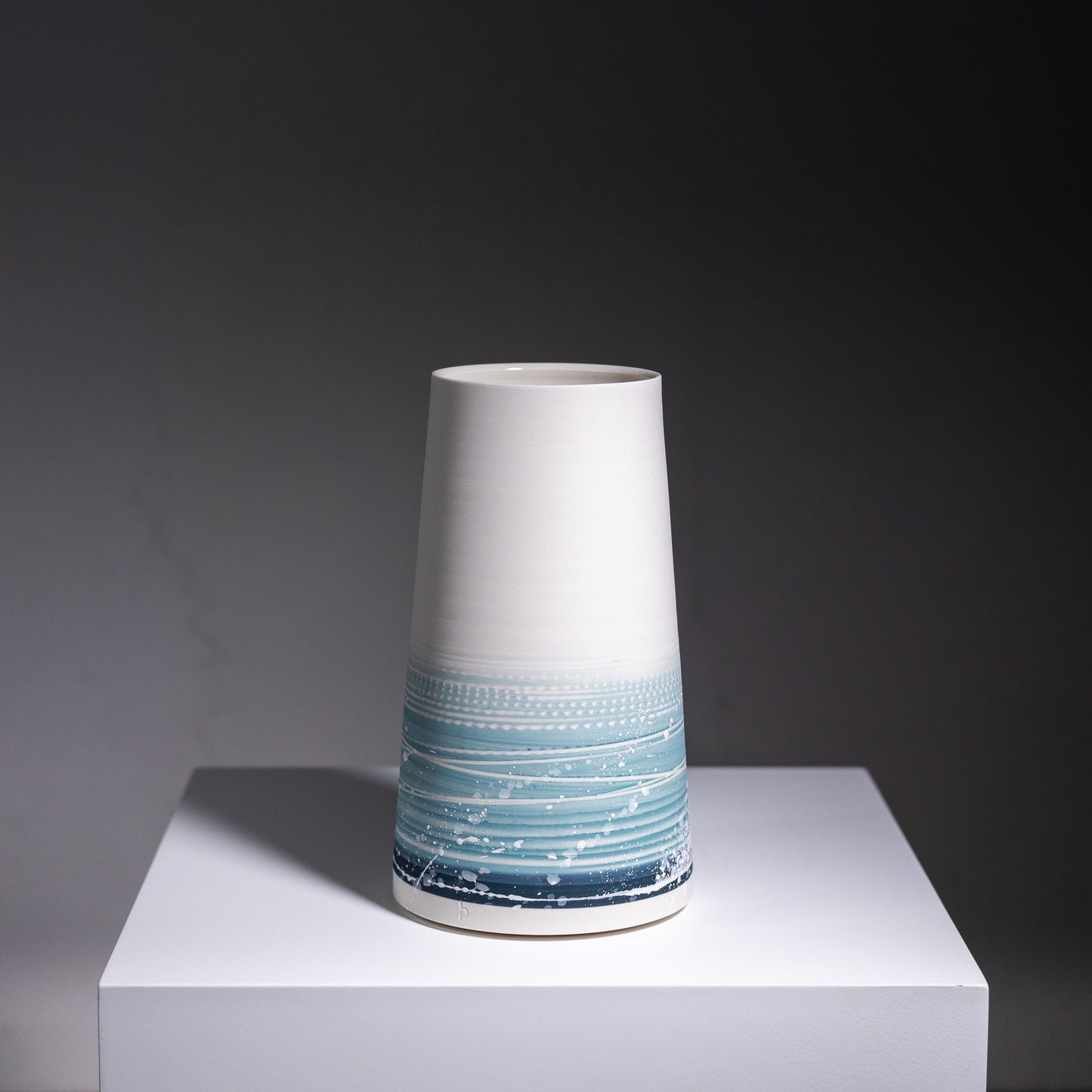 Porcelain Vase | Summer Shore | 20 x 11 x 8cm