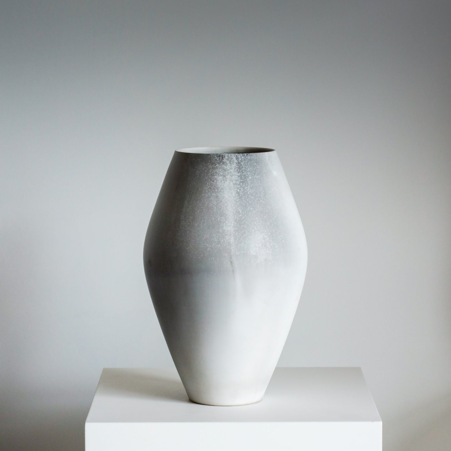 F2 | Smoke Fired Vessel | H:23 - D:13