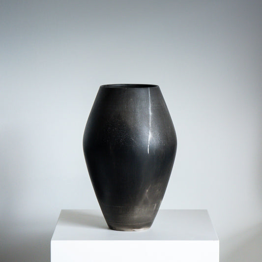 F8 | Smoke Fired Vessel | H:23 - D:13