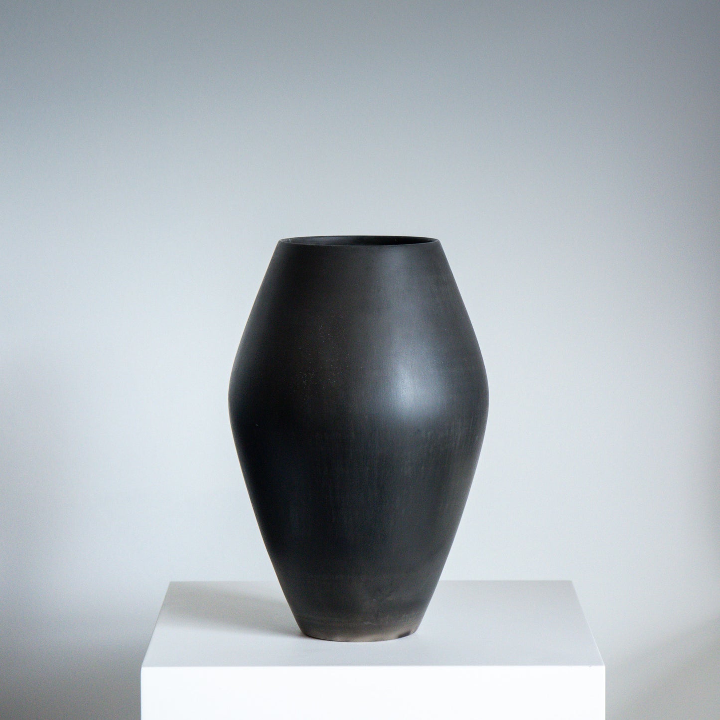 F8 | Smoke Fired Vessel | H:23 - D:13