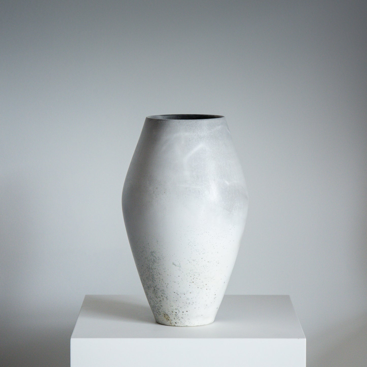 F9 | Smoke Fired Vessel | H:23 - D:13