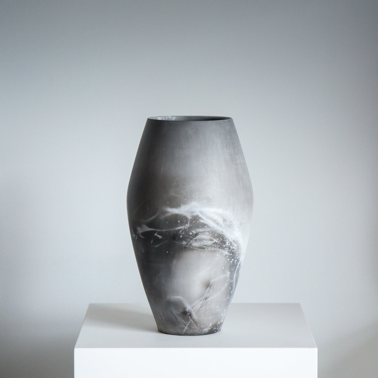 F1 | Smoke Fired Vase | H: 23cm - D: 13cm