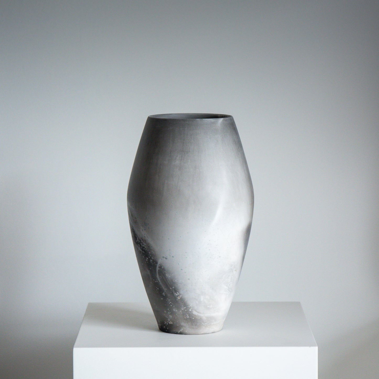 F1 | Smoke Fired Vase | H: 23cm - D: 13cm