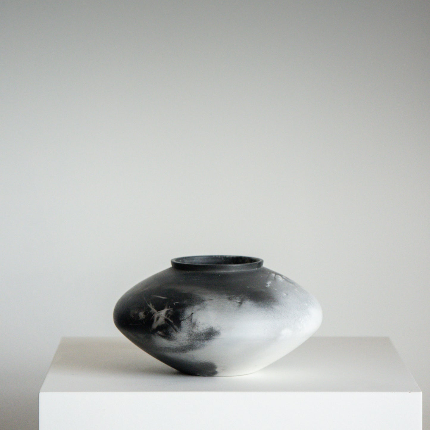 E4 | Smoke Fired Vessel | H:8 - D:14