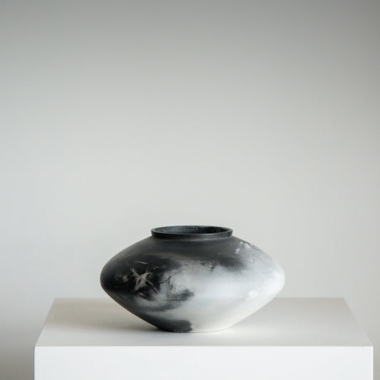 E4 | Smoke Fired Vessel | H:8 - D:14