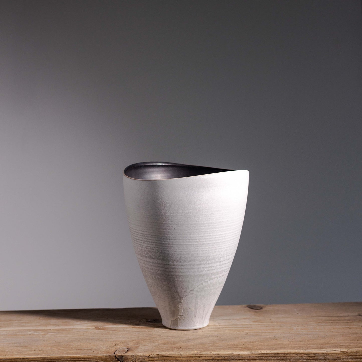 L&S Flow Vessel 01 | H:21cm- D:16cm | Grey / Sage