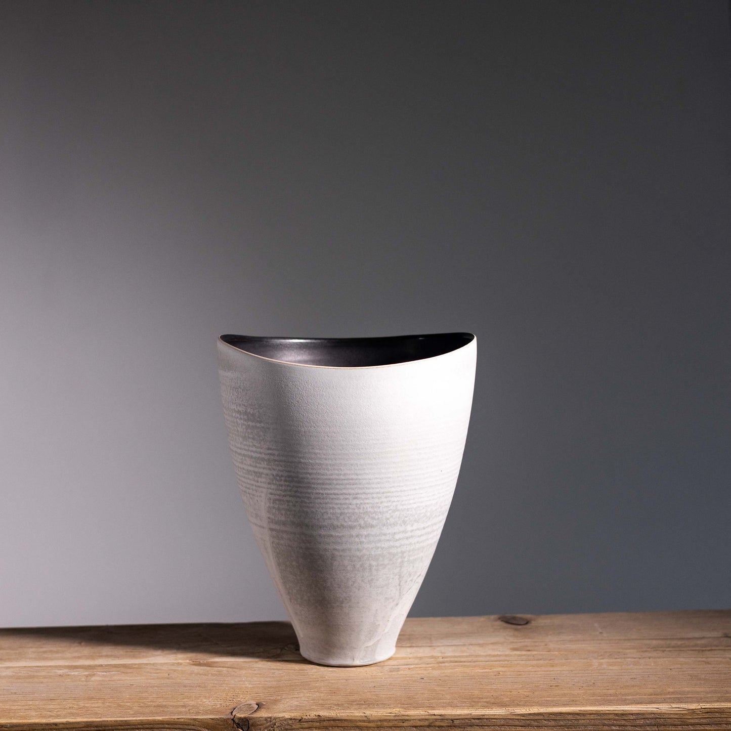 L&S Flow Vessel 01 | H:21cm- D:16cm | Grey / Sage