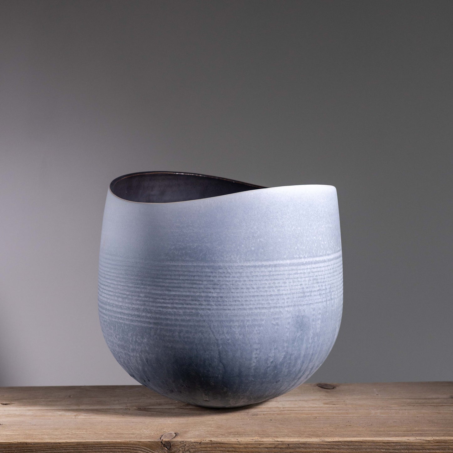 L&S Large Flow Vessel 02 | H:25cm- D:28cm | Sky Blue